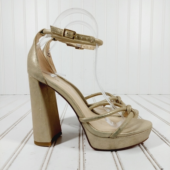 NEW Pelle Moda Gilian Platform Cream Buckle Ankle Strap High Sandal Heels K434 - Picture 5 of 15
